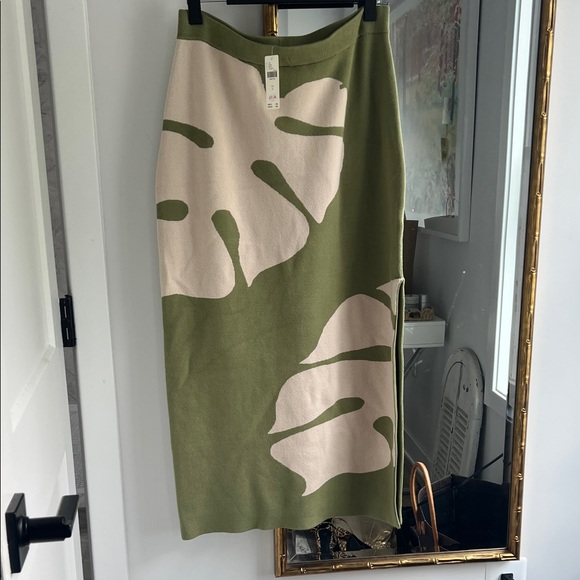 Anthropologie Dresses & Skirts - Anthropologie Green and Cream Midi Skirt